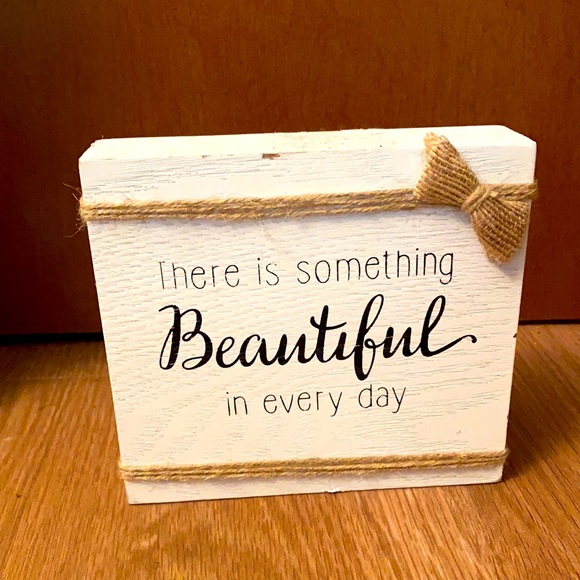 Box sign - Picture 2 of 3